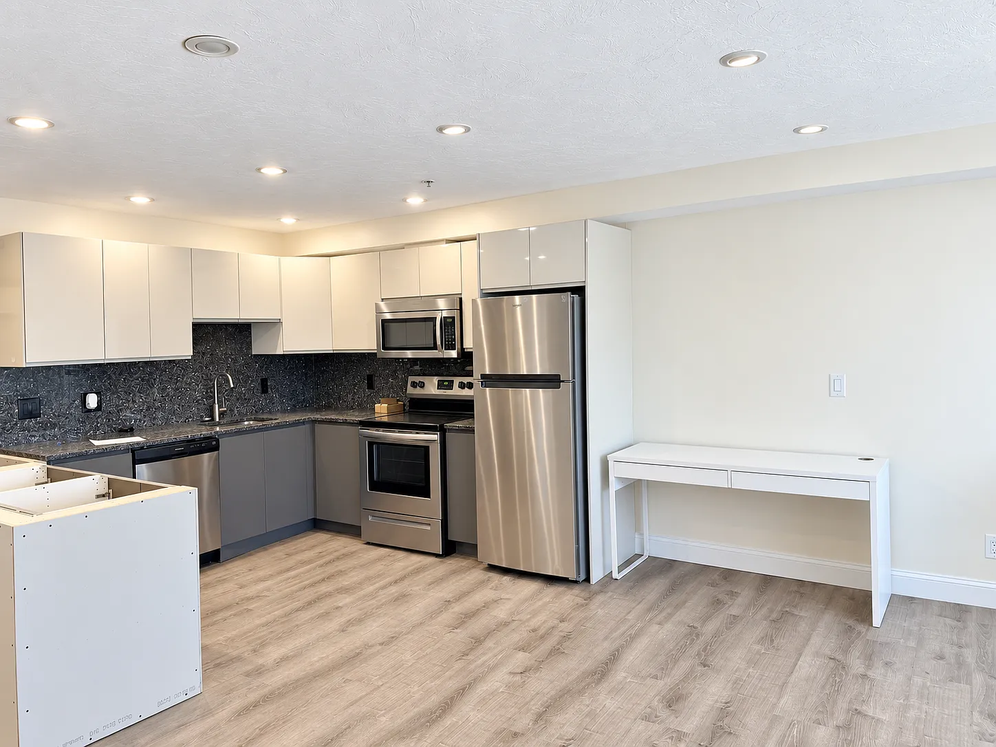 Studio, 450 sqft, $2,600 — Photo 3