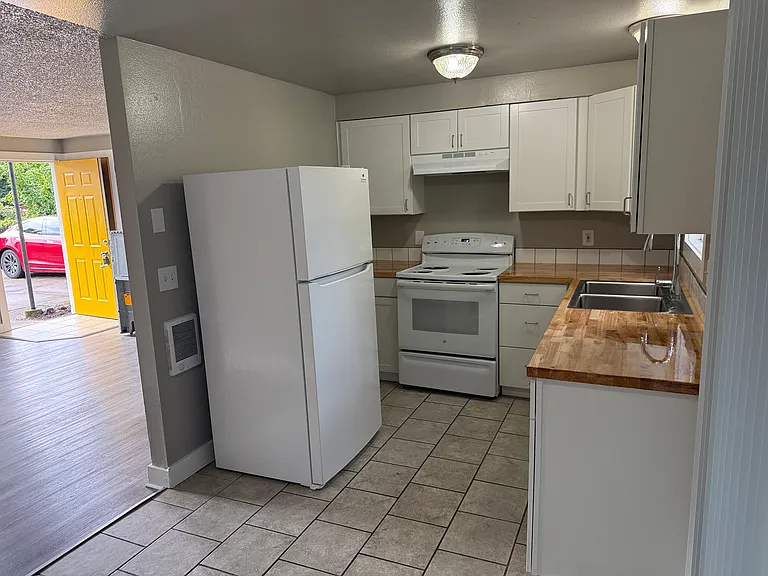 70 N Grand St — Photo 12