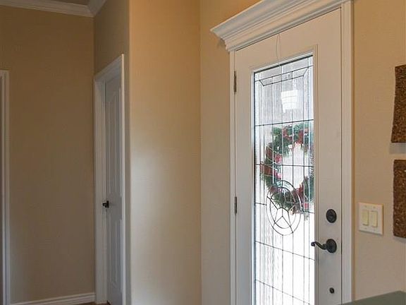 3rd image of 824 Coulter Dr