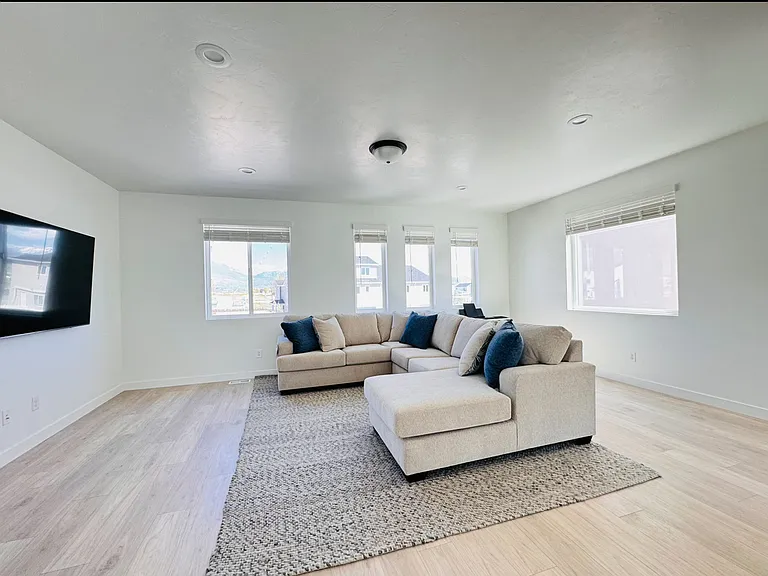 W 900 S — Photo 7