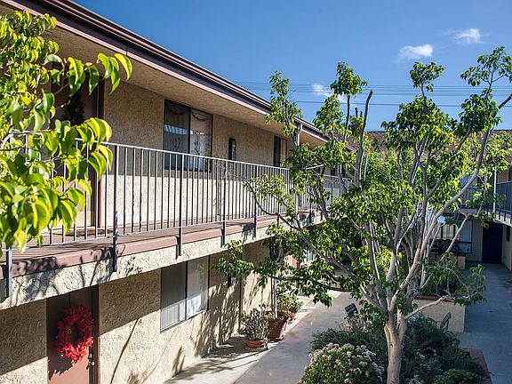 4th image of 444 E Tujunga Ave #208