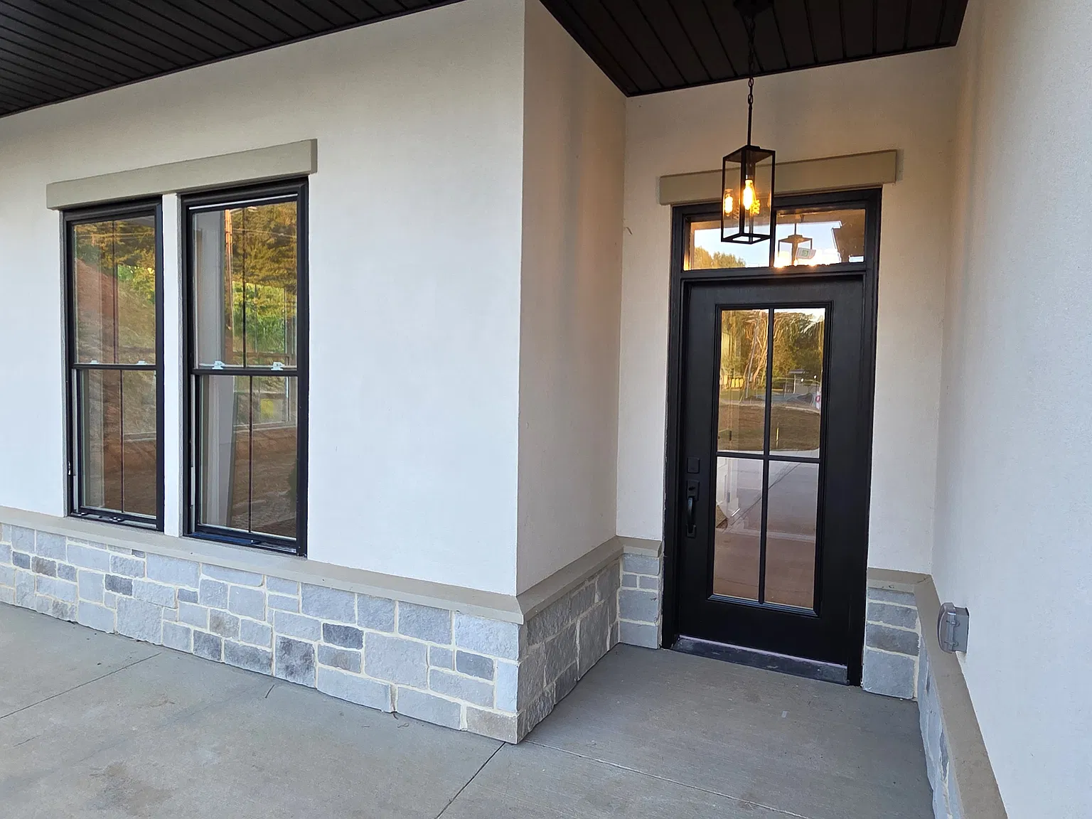 4 bed, 2.5 bath, 3500 sqft, $3,950 — Photo 4