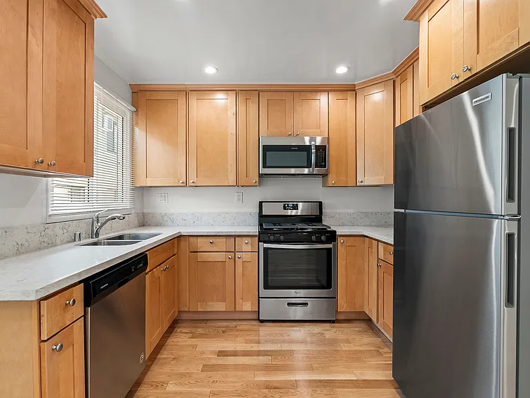 1233 N Harper Ave #5 — Photo 6