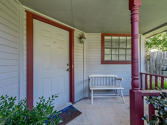 2nd image of 1102 Paintbrush Cir
