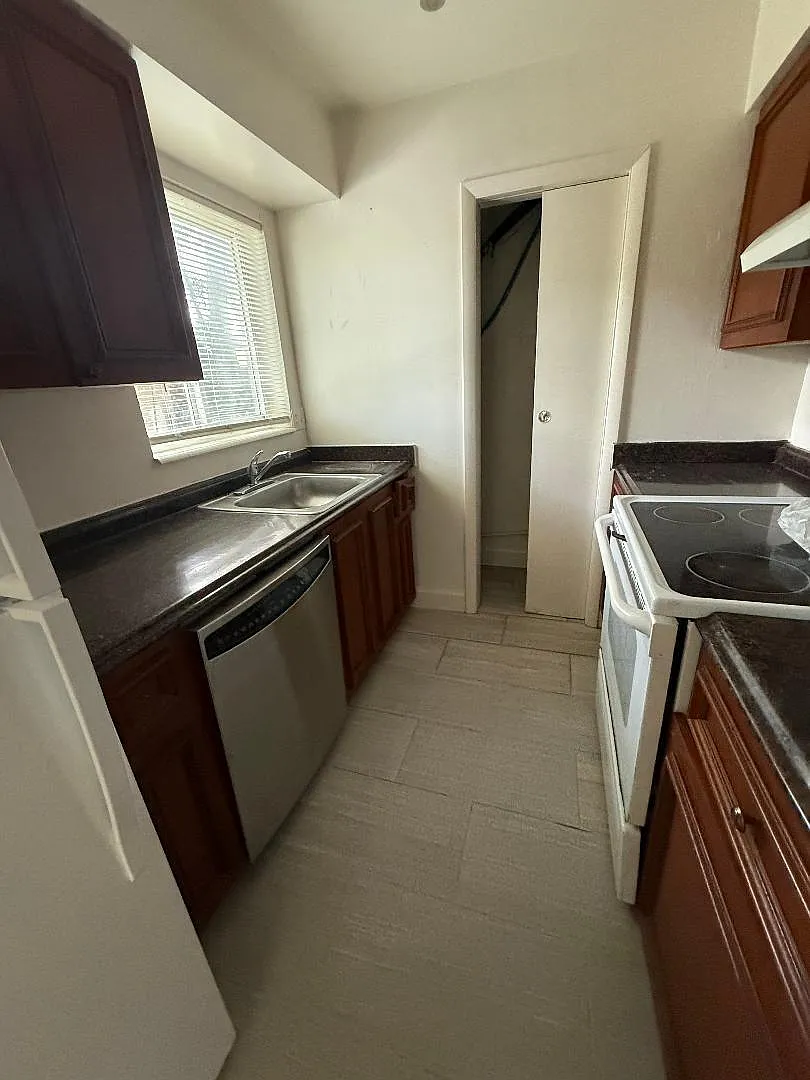 1 bed, 1.0 bath, 550 sqft, $1,700 — Photo 3