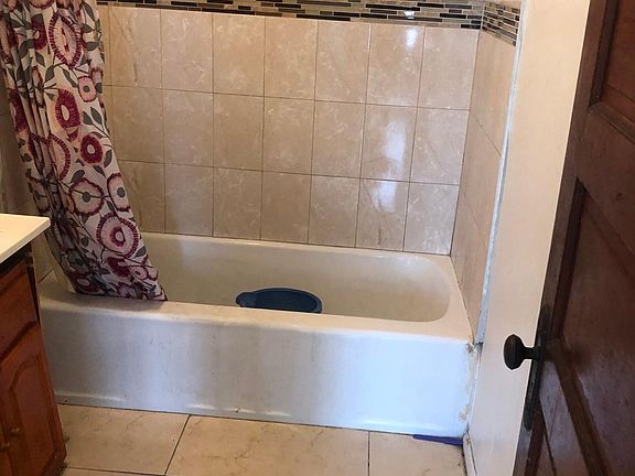 4th image of 1144 E Delavan Ave #1