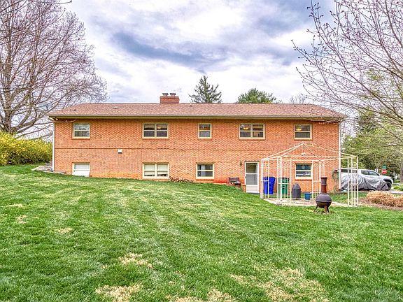 5th image of 820 McBryde Dr