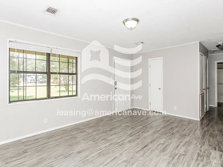 419097_004_living_room_4.jpg