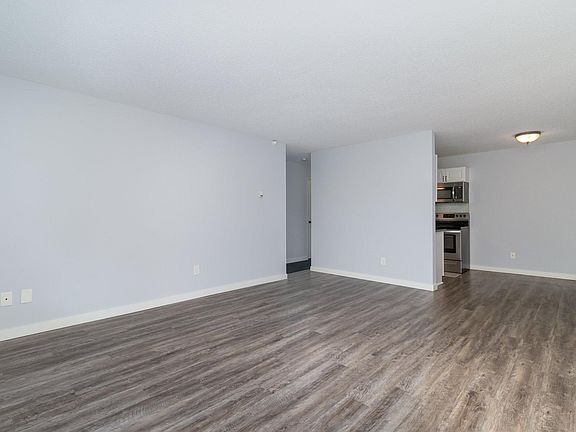 3rd image of 4351 Parklawn Ave #7-E