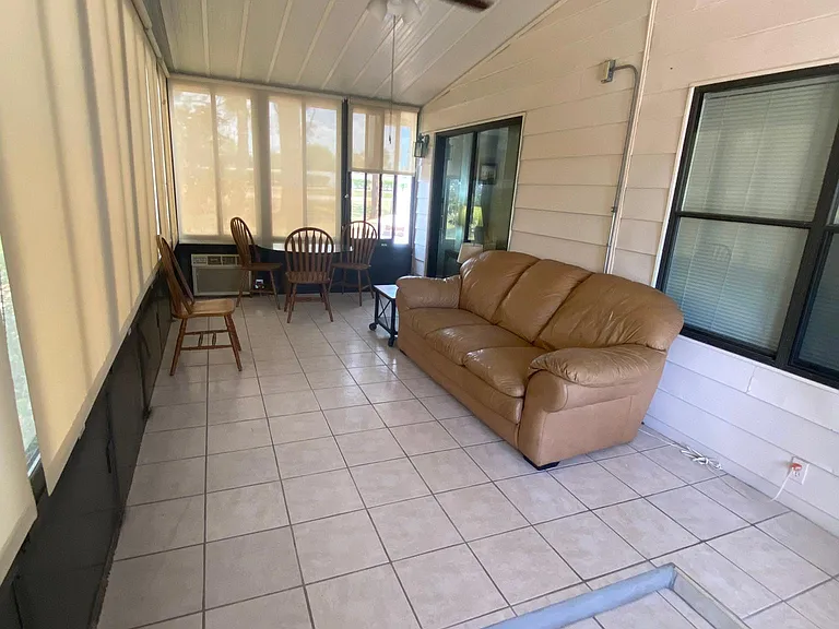 19124 Meadow Brook Ct — Photo 11