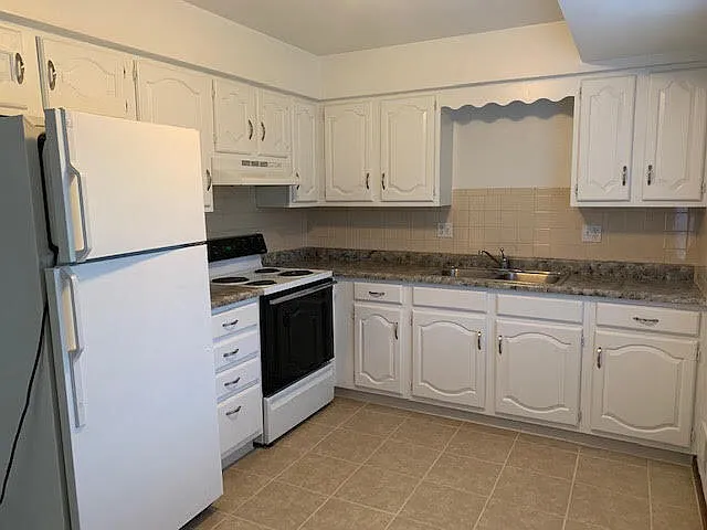 156 Lynnwood Manor — Photo 4