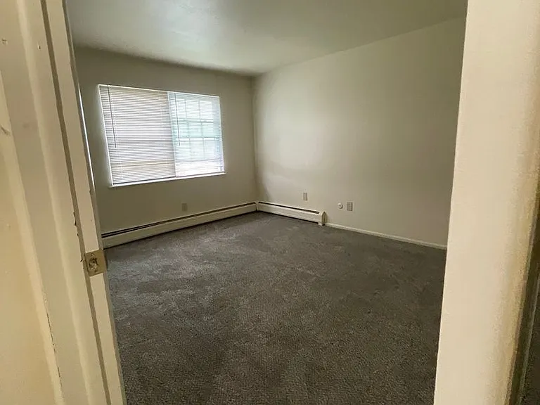 300 Sheridan Park — Photo 78