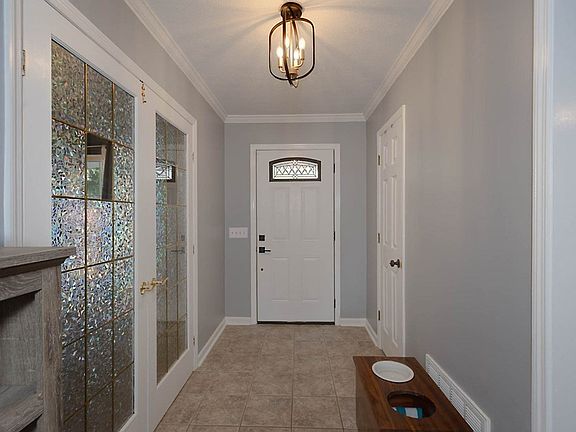3rd image of 6686 Glenmore Way