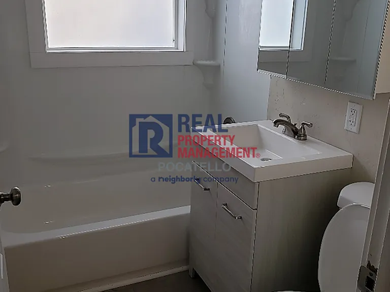 1255 S 5th Ave — Photo 6