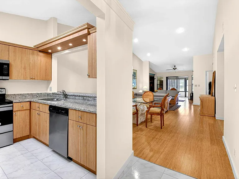 10938 Roebelini Palm Ct #B — Photo 7