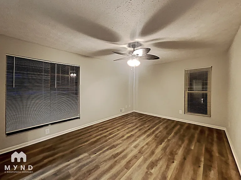 785 Edenton Ct — Photo 8