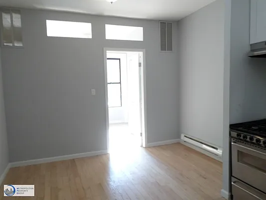 Rented by Metropolitan Property Group | media 32
