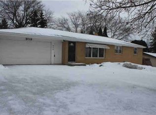 950 Cormier Rd, Green Bay, WI 54304