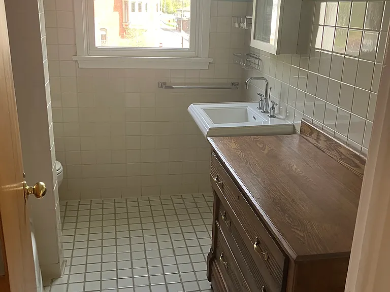 104 Olive St W — Photo 7