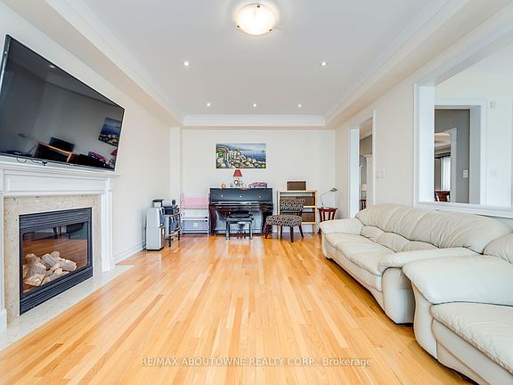 3rd image of 2481 Taylorwood Dr
