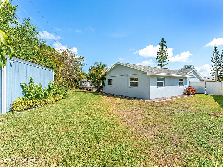 113 Las Palmas — Photo 46