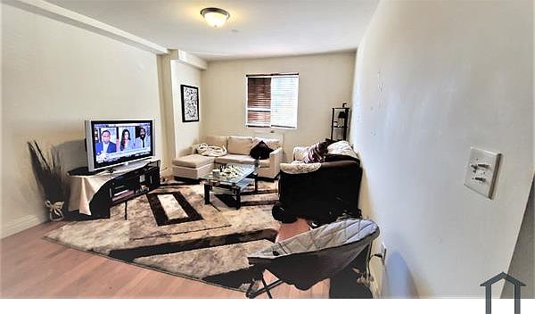1st image of 3400 Wickham Ave #3