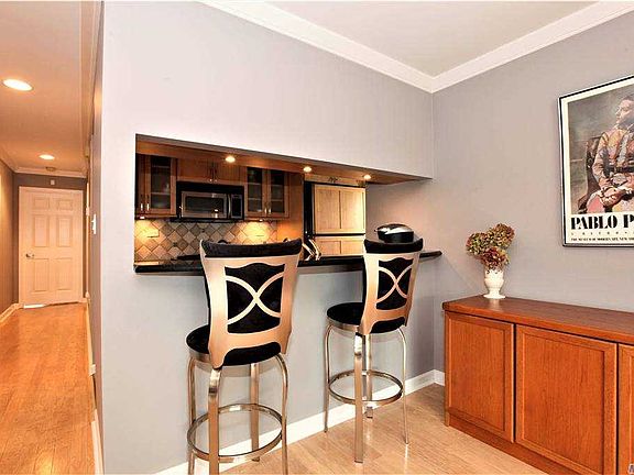 5th image of 240-23A Oak Park Dr
