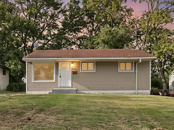 146 Grampian Rd, Saint Louis, MO 63137