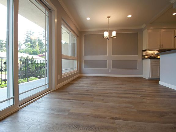 5th image of 2261 N Beachwood Dr #6