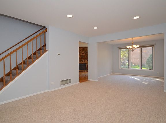 3rd image of 1606 N Windsor Dr
