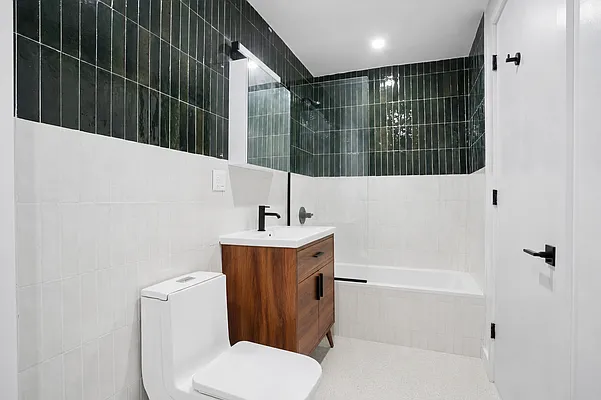Bathroom, photo 1