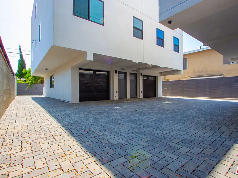 2206 Hauser Blvd — Photo 3