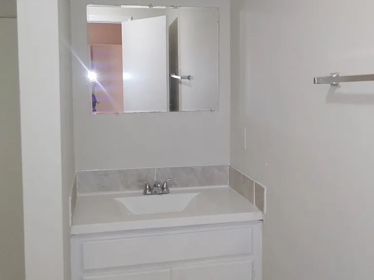 1610 Bryn Mawr Ave — Photo 11