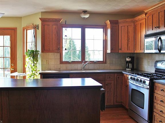 3rd image of 145 Willowbend Dr