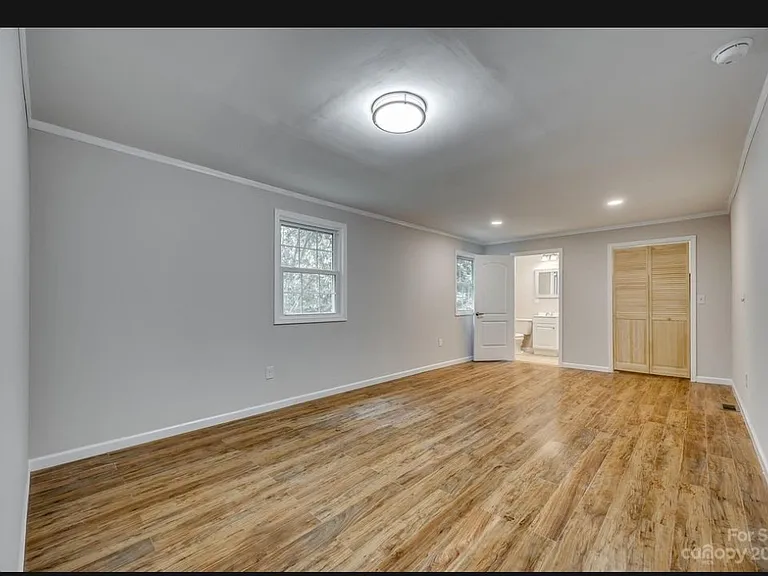 212 Price St — Photo 8
