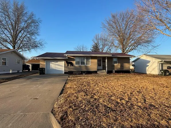 1027 Pine St, Mediapolis, IA 52637