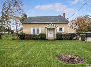 34 W 4th St, Patchogue, NY 11772