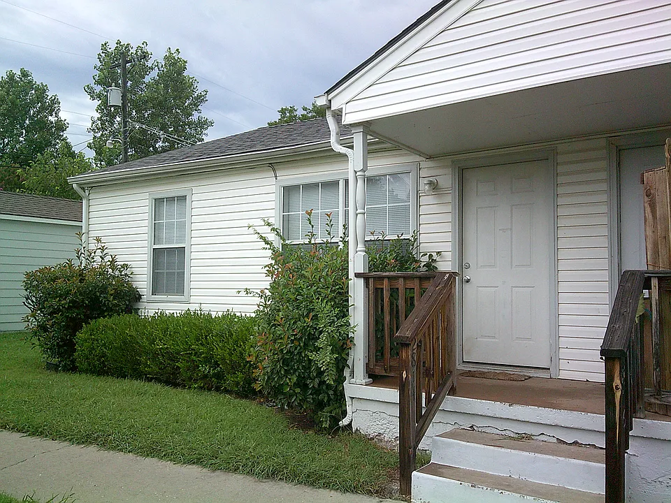 2814 NW Mobley St
