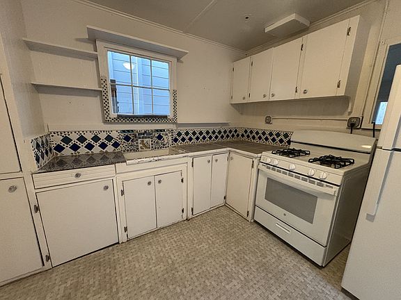 3rd image of 208 California Ave