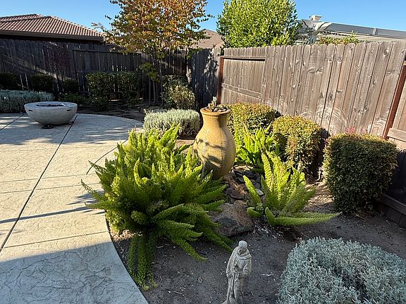 3rd image of 5062 Del Mar Dr