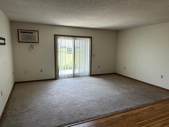 4th image of 960 Portland St