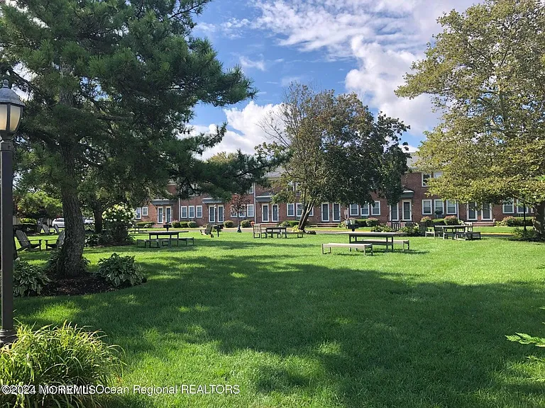 310 Maryland Ave #11A — Photo 17