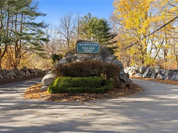 156 Fairway Dr, Coventry, RI 02816