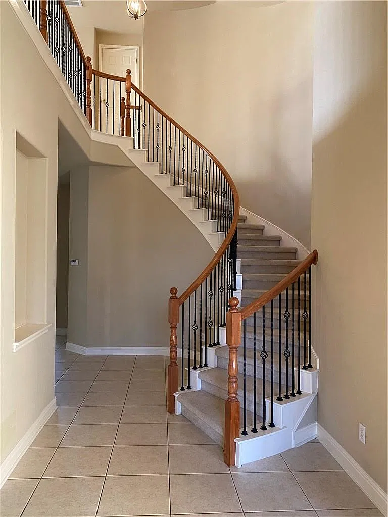 3 bed, 2.5 bath, 2693 sqft, $3,195 — Photo 4