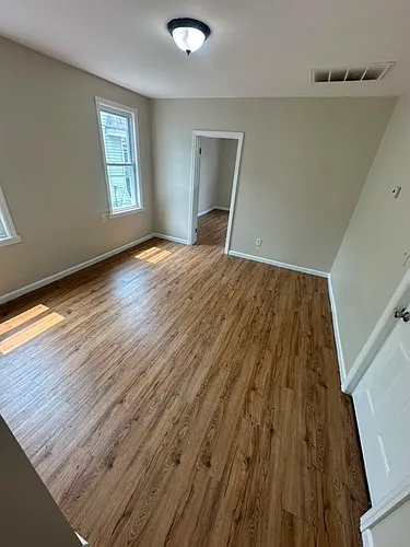 43 Underwood St Photo 1