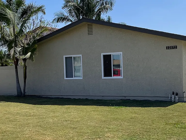 12572 Lorna St — Photo 1
