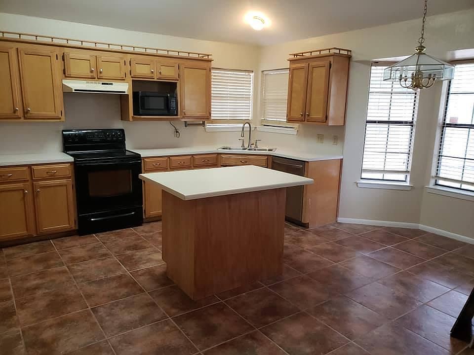 2nd image of 1101 Springhill St