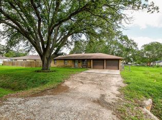 703 S Washington St, El Campo, TX 77437