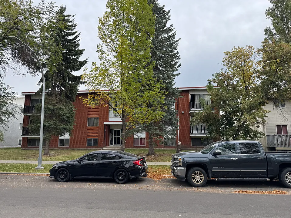 11909 102nd St NW