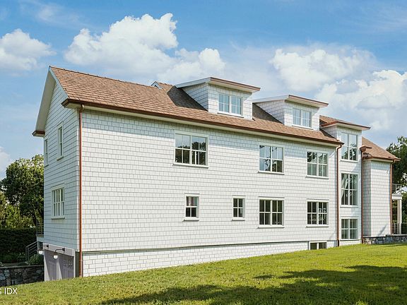 4th image of 206 Milbank Ave #2